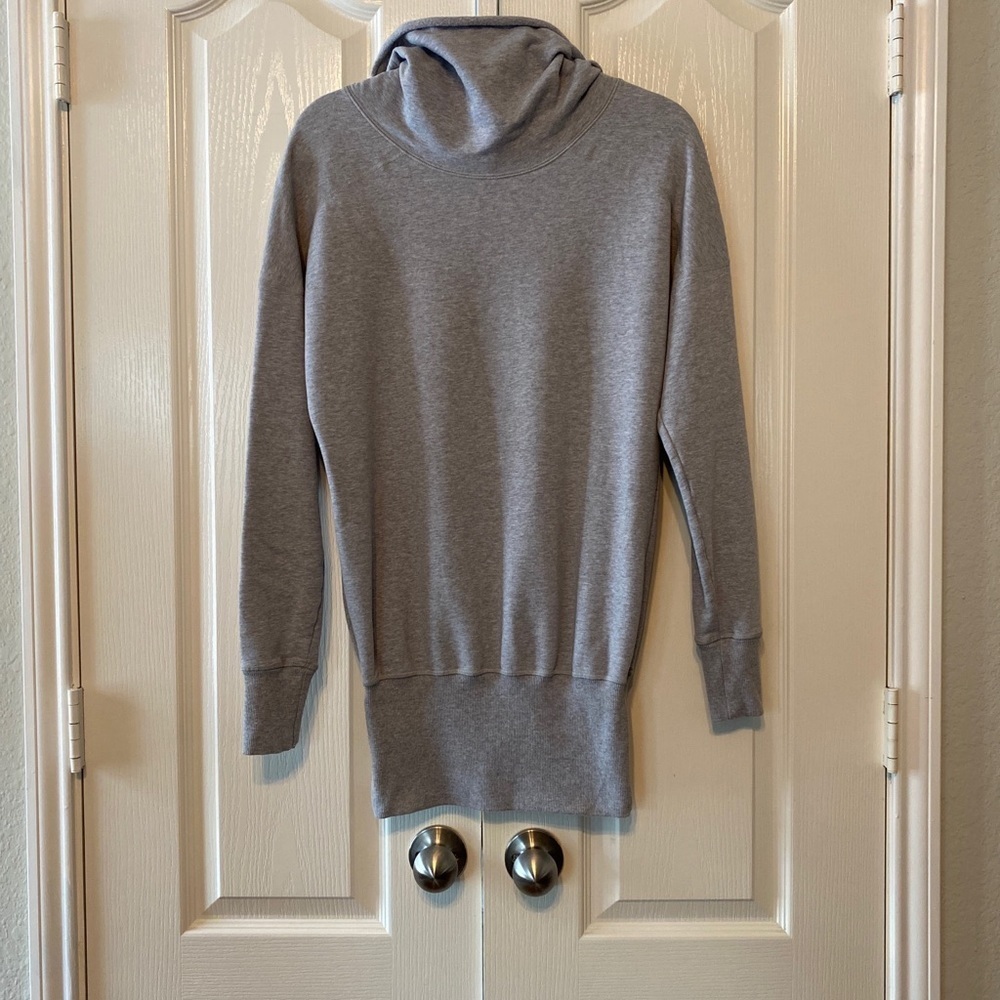 Lucy Casual Long Sleeve Cow Neck Solid Tunic Sweatshirt Size XS Gray